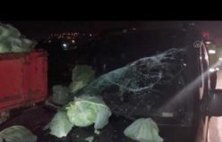 Samsun'da traktör römorkuna çarpan hafif ticari araçtaki 2 kişi yaralandı