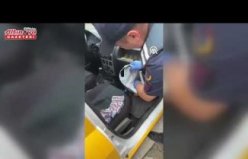 Samsun'da uyuşturucu bulunan ticari taksideki 2 zanlı gözaltına alındı