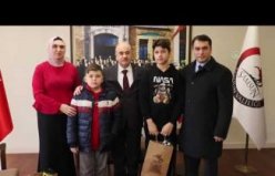 Samsun Valisi Zülkif Dağlı hurma soyma makinesi yapan "mucit kardeşleri" kabul etti