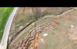 Tevekkelli köyü'nde kilometrelerce uzanan fay kırığı havadan görüntülendi