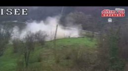 Kastamonu'da heyelan riski nedeniyle boşaltılan 2 katlı bina kendiliğinden yıkıldı