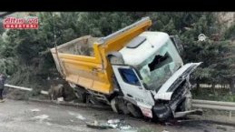 Ordu-Samsun kara yolunda hafriyat kamyonunun devrilmesi sonucu uzun araç kuyruğu oluştu