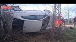 Samsun'da devrilen otomobildeki iki kişi yaralandı