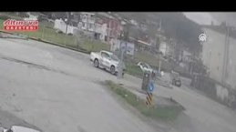 Samsun'da iki otomobilin çarpıştığı kaza güvenlik kamerasında