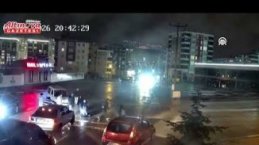 Samsun'da kamyonet ile motosikletin karıştığı kaza anı güvenlik kamerasına yansıdı