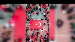 Samsun'da öğrenciler Türk bayraklarıyla koreografi oluşturdu
