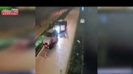 Samsun'da otomobilin uygulama yapan polise çarpması kamerada