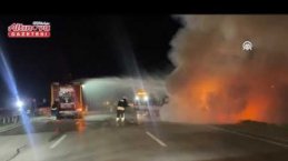 Samsun'da seyir halinde alev alan lüks otomobil kullanılamaz hale geldi