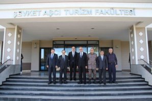 YENİ DEKAN ZEYBEK’E HAYIR OLSUN ZİYARETİ