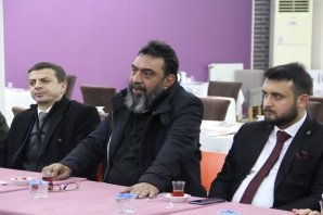 AHMET YENİLMEZ’DEN TİYATRO SONRASI GENÇLERLE SOHBET