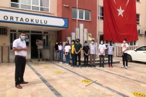 Bafra'nın güzide okullarindan Fatih Ortaokulu Fen Lisesini Kazanan öğrencilerini ödüllendirdi.