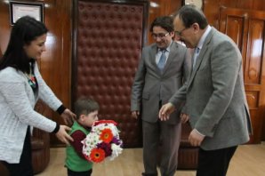 MİNİK ÖĞRENCİLERDEN BAŞKAN ŞAHİN’E ZİYARET