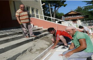 BAFRA İSMET İNÖNÜ İLKOKULU GİRİŞ MERDİVENLERİ...