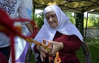 76 yaşında çarpana dokumacılığı öğrendi