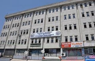 Başkan Uysal, eski belediye binasında incelemede...