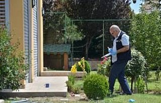 Cam silirken balkondan düşen kadın öldü