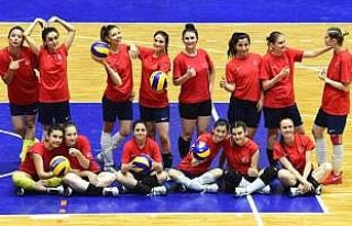 Kadın milliler madalya istiyor