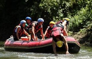 Melen Çayı'nda rafting öncesi evlenme teklifi