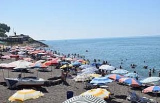 Sıcak hava, deniz, havuz ve parklara akın ettirdi