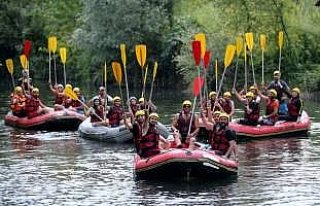 Yağmur raftingcilerin yüzünü güldürdü
