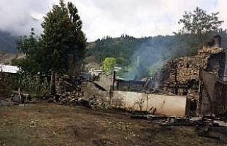 Ardanuç'ta ev yangını