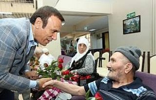 Belediye Başkanı Genç, huzurevini ziyaret etti