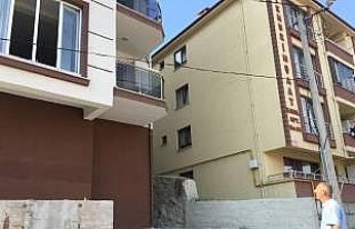 Halı silkeleyen öğrenciler yere düştü: 3 yaralı