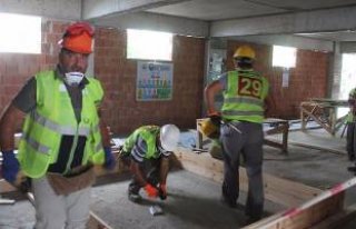 İNŞAAT USTALARI DİPLOMA ALMAK İÇİN TER DÖKTÜ