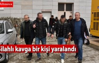 Silahlı kavga sırasında yolda bekleyen sürücü...