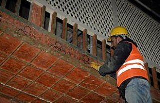 Kazınan yağlı boyanın altından kalem işlemesi...