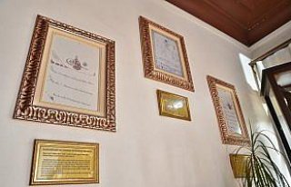 2. Abdülhamid'in dedesine verdiği beratları gururla...