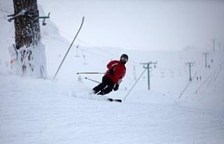 Bolu'da kar yağışı tatil merkezlerini canlandırdı