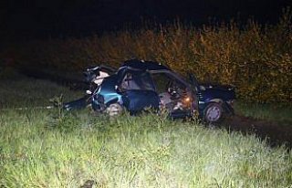 Düğünden dönen aile kaza yaptı: 1 ölü, 4 yaralı