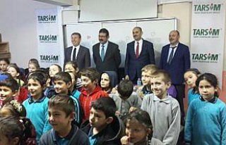 Güce'de TARSİM'den öğrencilere kıyafet yardımı