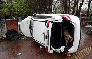 Karabük'te devrilen otomobilin sürücüsü yaralandı