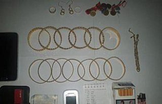 Kendilerini polis olarak tanıttıkları kadını...