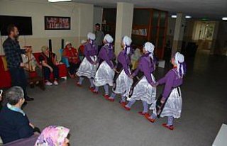 Yaşlılar horon tepti