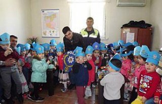 Anaokulu öğrencileri, emniyet amirliğini ziyaret...