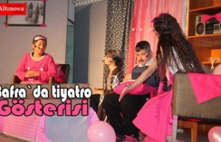 Bafra`da öğrencilerden tiyatro gösterisi
