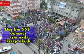Beş bin 555 öğrenci aynı anda kitap okudu