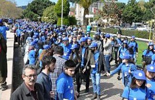 İnsan zinciriyle otizme dikkati çektiler