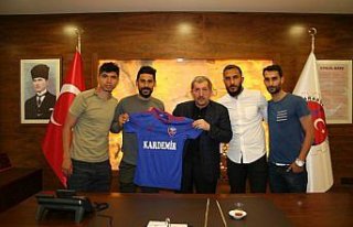 Karabüksporlu futbolculardan Belediye Başkanı Vergili'ye...