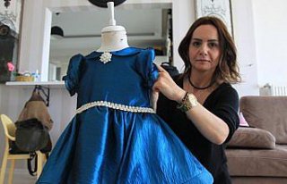 Kızı için tasarladığı elbiselerle atölye kurdu