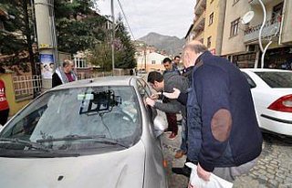 Otomobilde kilitli kalan çocuk kurtarıldı