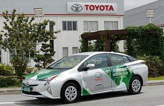 Toyota'dan dünyanın ilk alternatif yakıtlı hibrit...