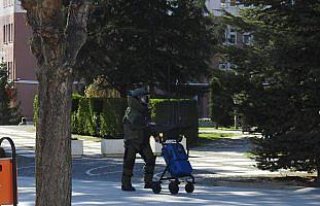 Valilik bahçesindeki şüpheli çantadan kıyafet...
