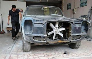 Aracını Türkiye'de boyatmak için binlerce kilometre...