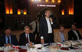 Bakan Gül, Ardanuç'ta vatandaşlarla oruç açtı