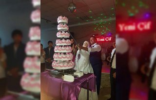 Düğün hayallerini 13 yıl sonra gerçekleştirdiler