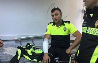 Kavgaya müdahale eden polis memuru bıçaklandı